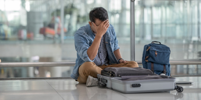 Mann am Flughafen
